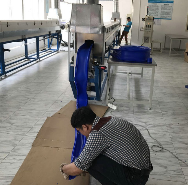 pg电子成功研制史上最大规格特殊颜色卡扣绝缘护套管！