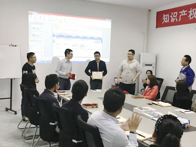 成为顾问式销售，pg电子平台
在路上…